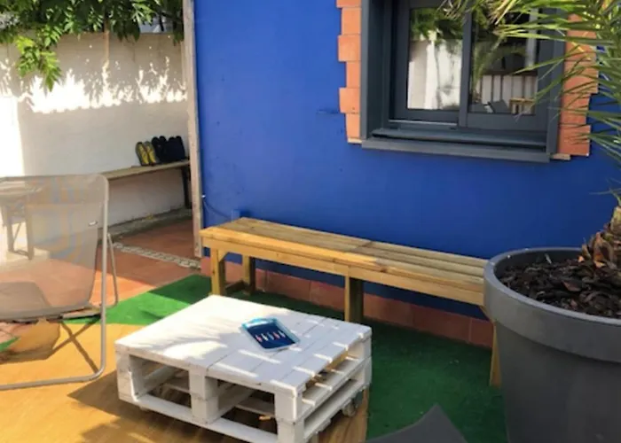 Feriehus Charming House In Near The