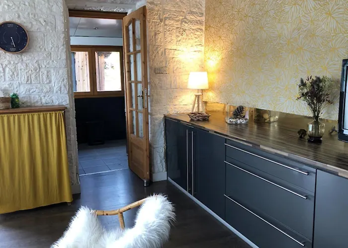 Feriehus Charming House In Near The